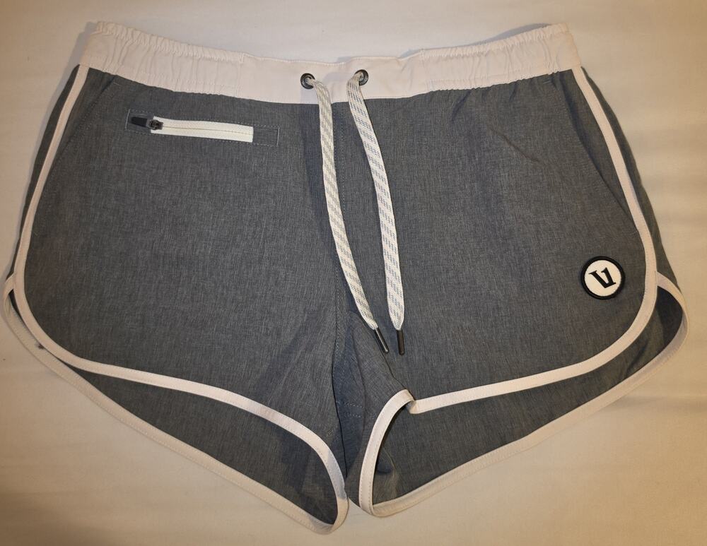 Vuori tavi gray shorts with white trim XS Womens